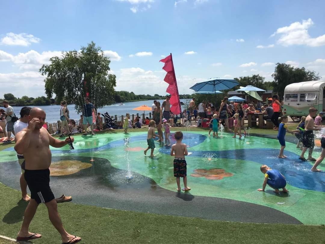 Living Easy Staycations At Tattershall Lakes エクステリア 写真
